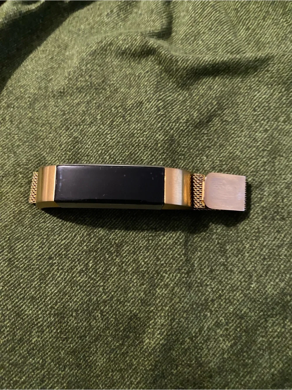 fitbit Rose Gold Metal Mesh Band Smart Tracker with Black Display